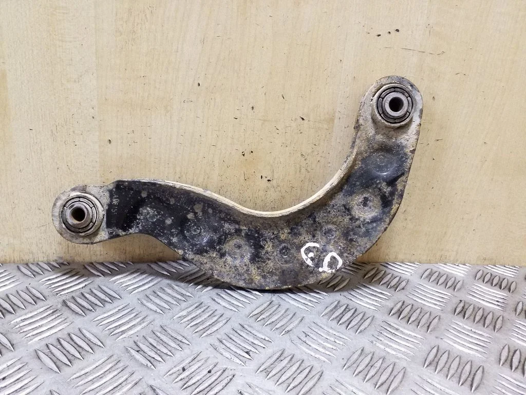 Wahacz tylny AV615500CB – Ford Focus (2010-2017)