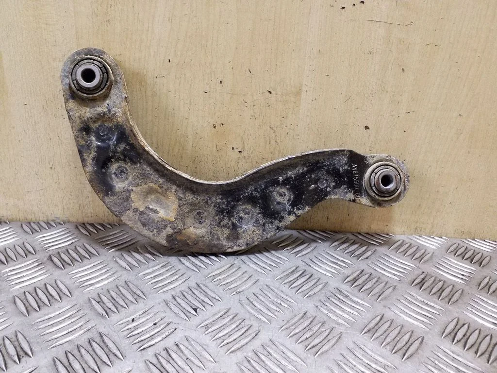 Wahacz tylny AV615500CB – Ford Focus (2010-2017)