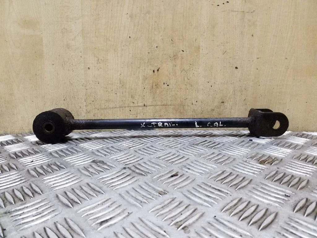 Rear control arm – left