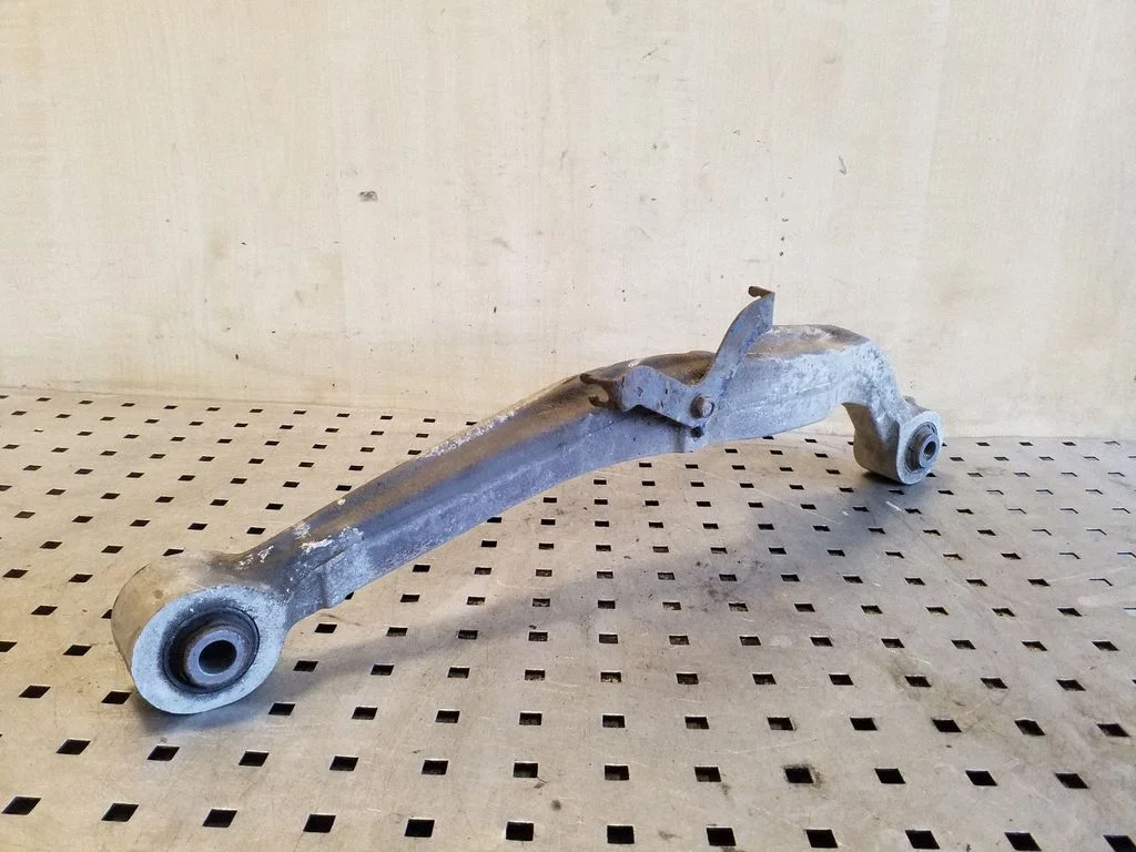 Rear control arm – right
