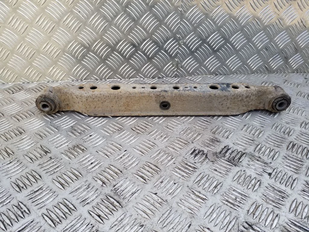Rear control arm – left