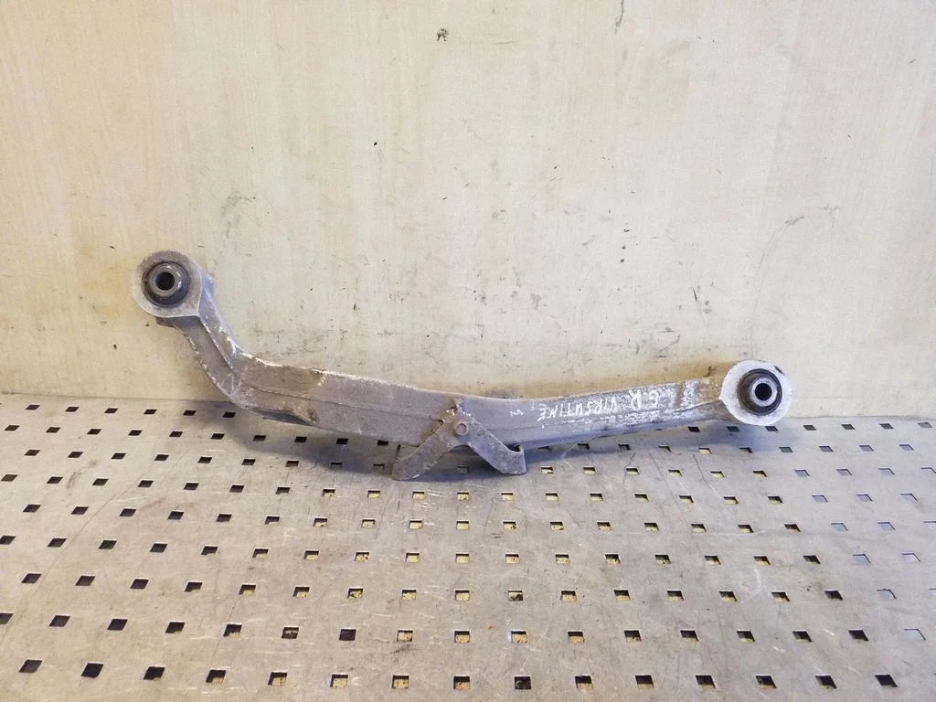 Rear control arm – right