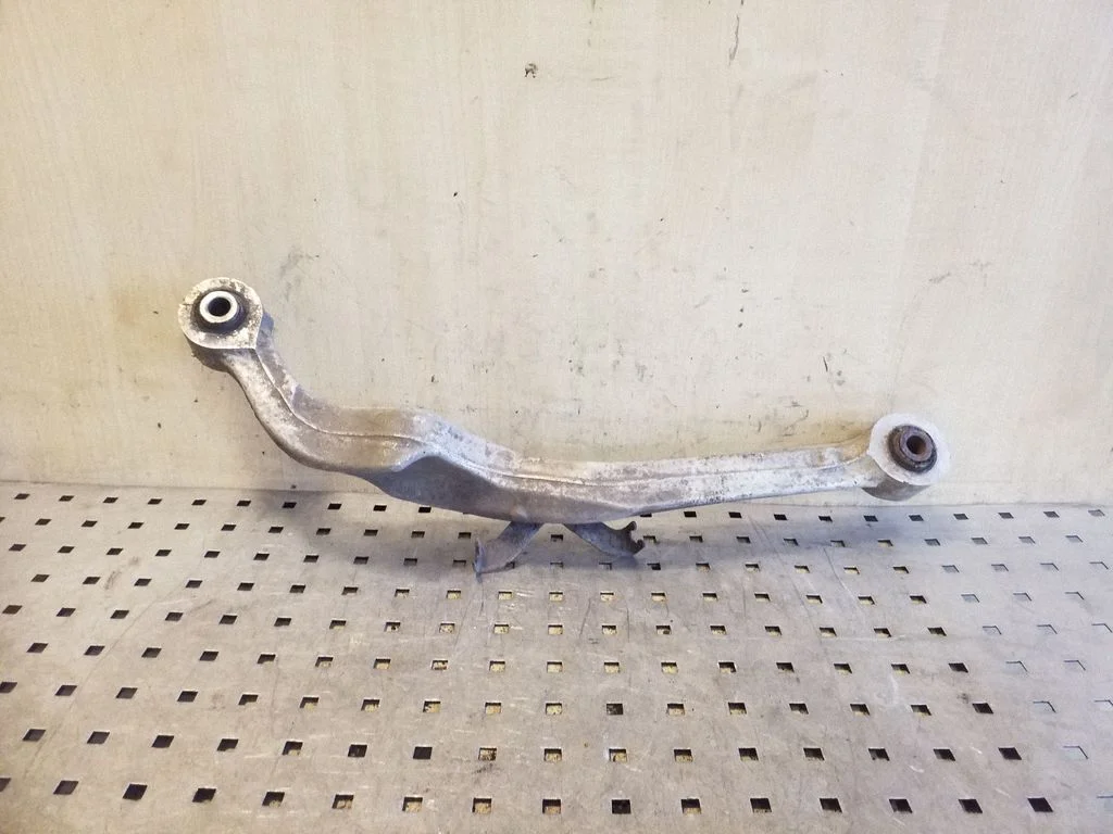 Rear control arm – left