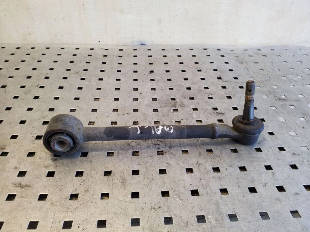 Rear control arm – left