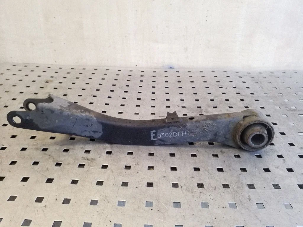 Rear control arm E0302DLH