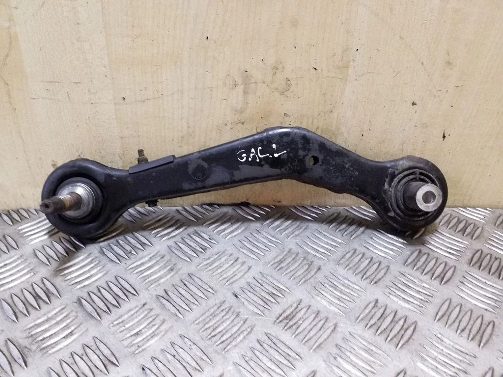 Rear control arm – left