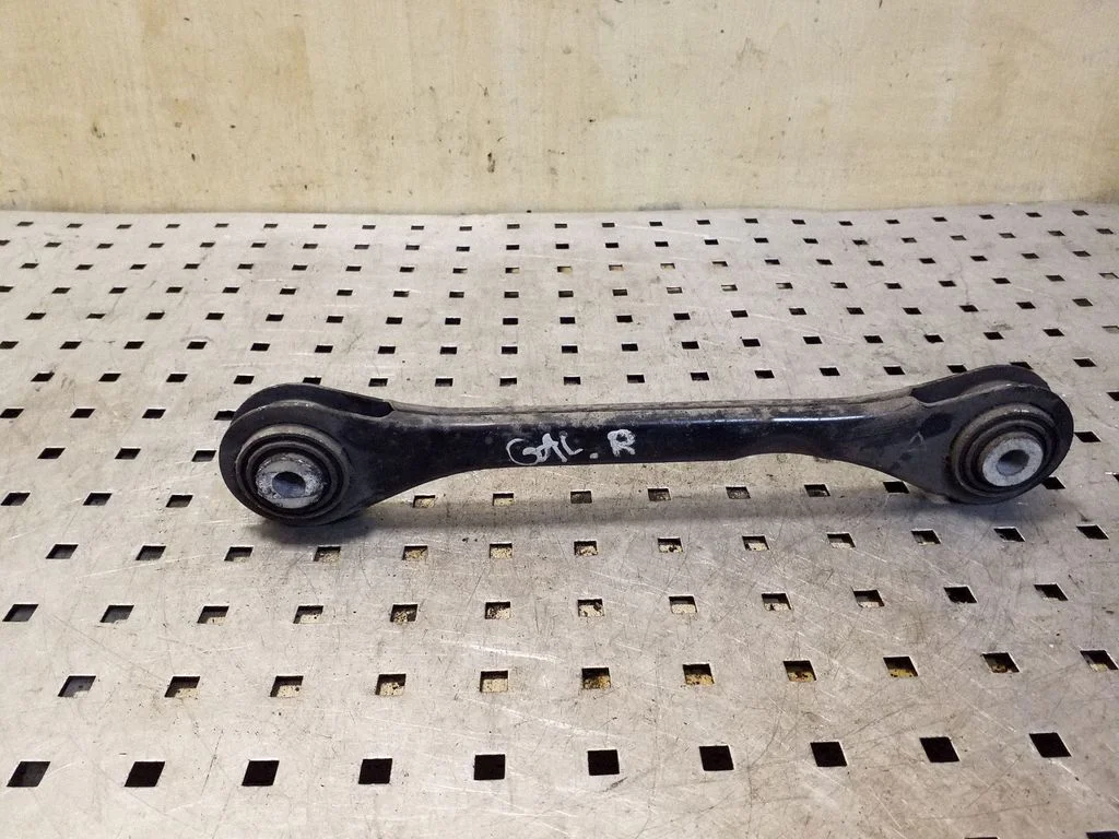 Rear control arm – right