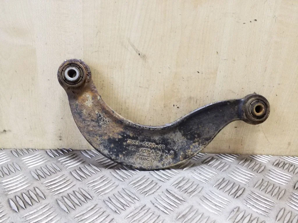 Rear control arm AV615500AB