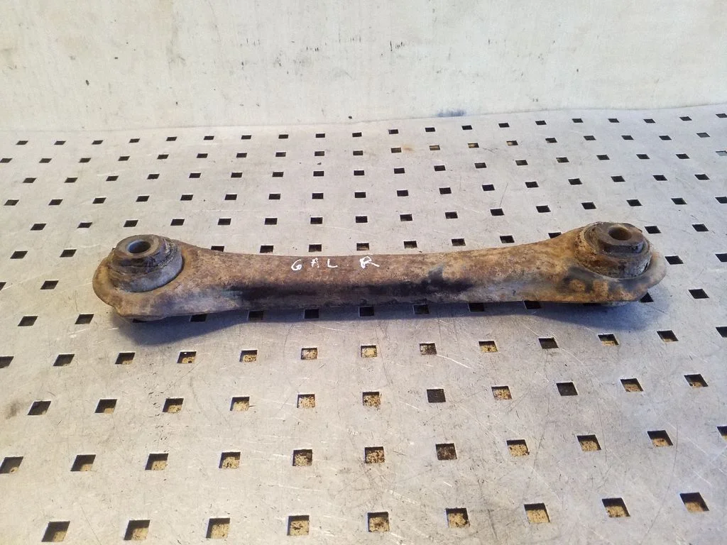 Rear control arm – right