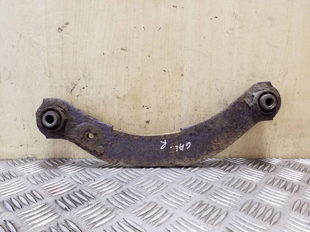 Rear control arm – right