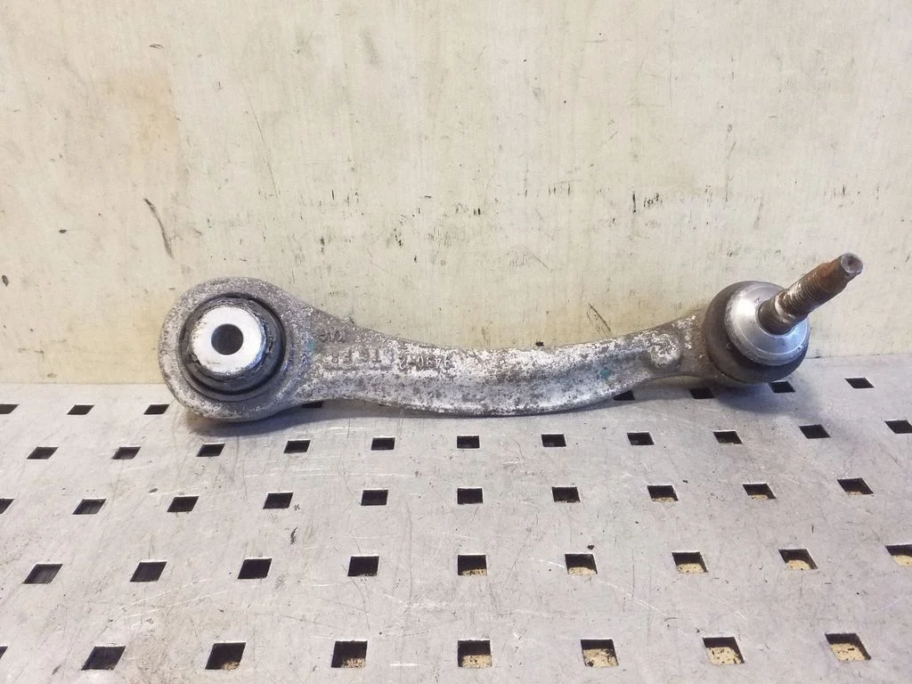Rear control arm – right