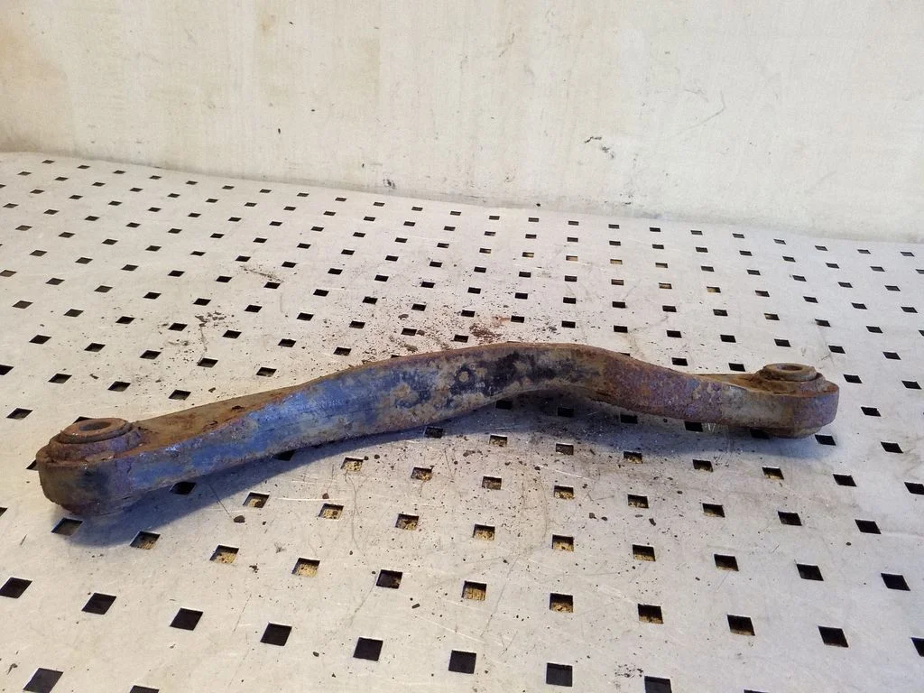Rear control arm – rear left