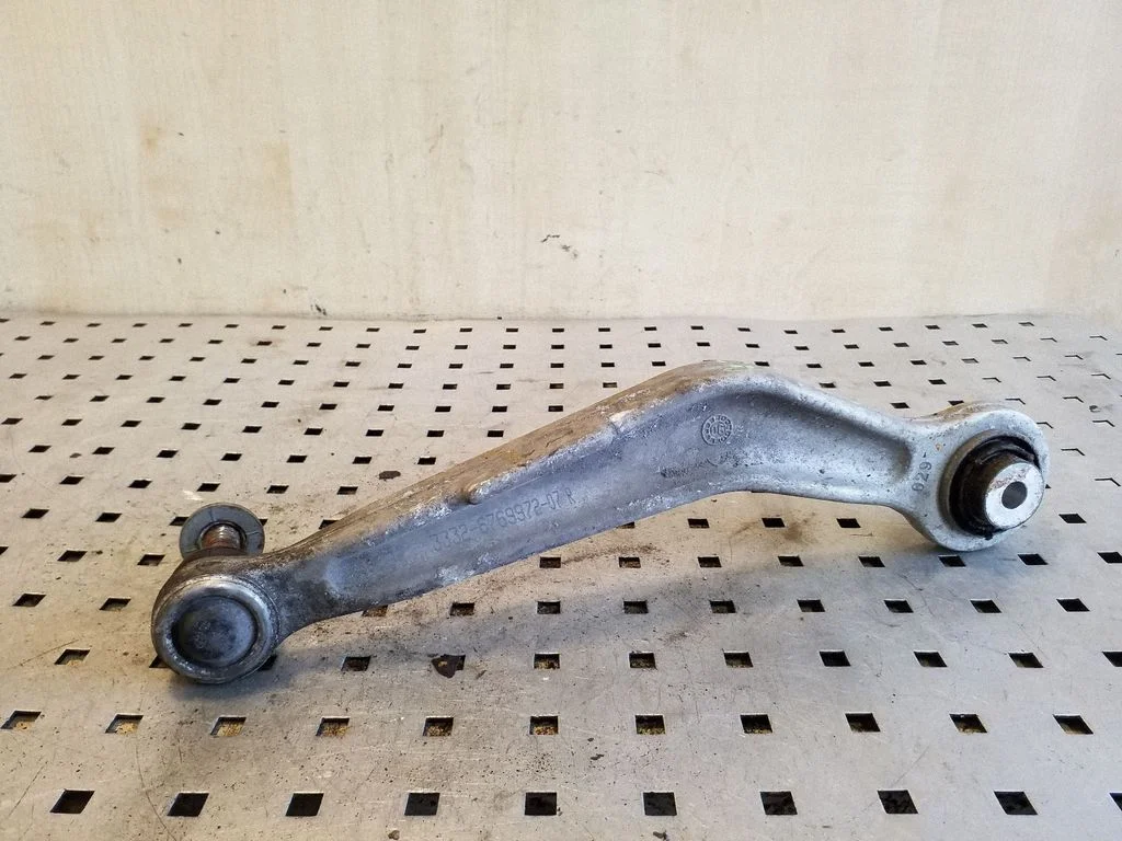 Rear control arm – rear right