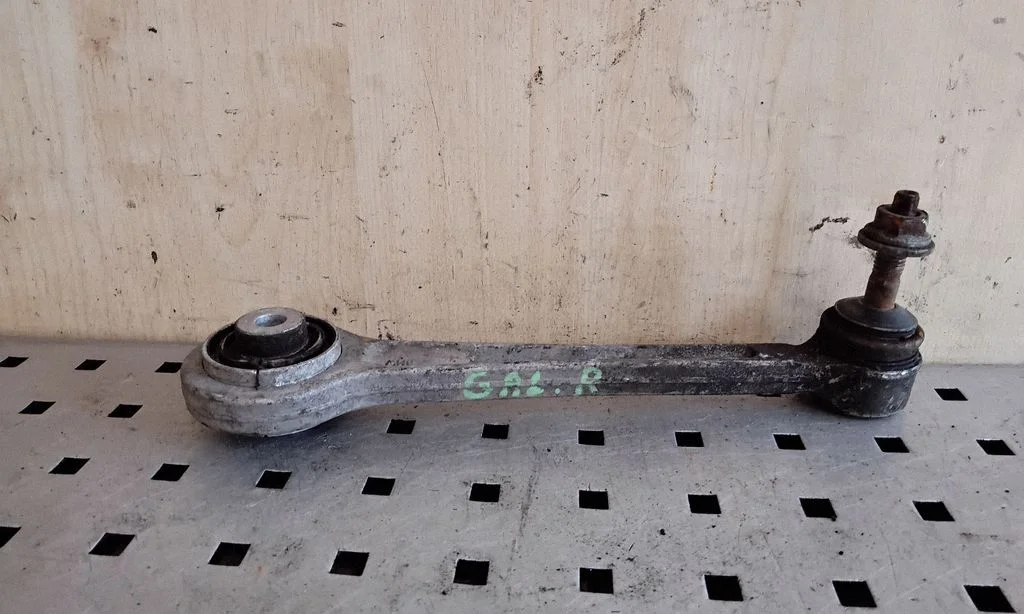 Rear control arm – right