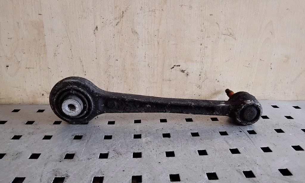 Rear control arm – right