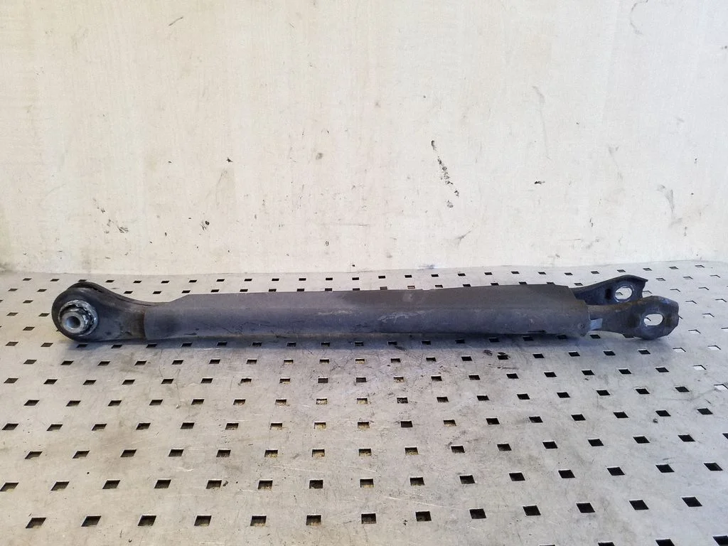 Rear control arm – rear right