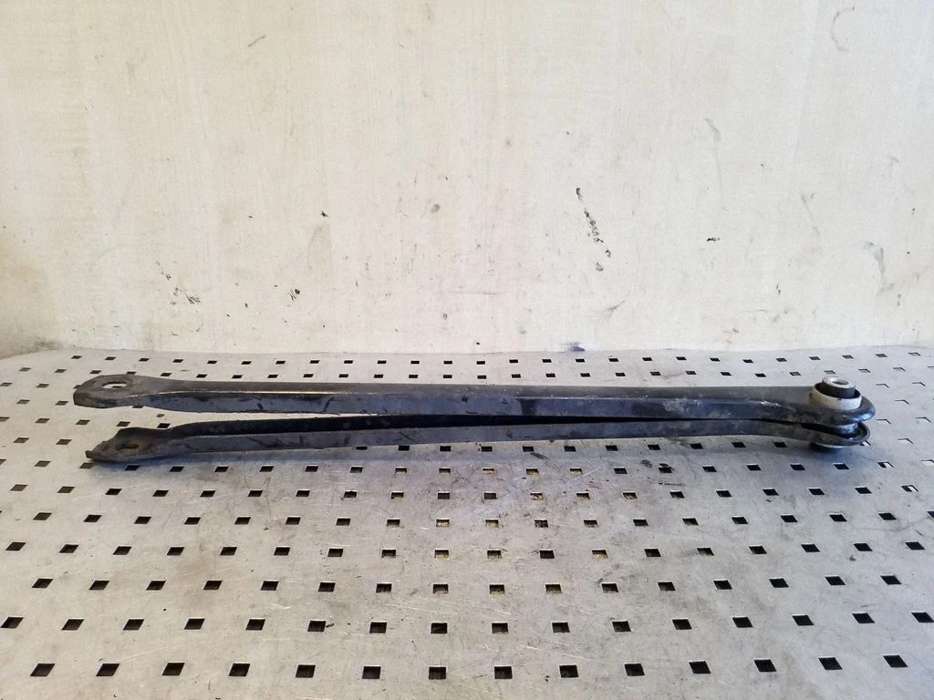 Rear control arm – rear left