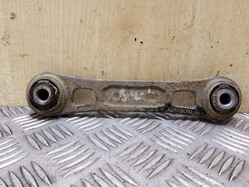 Rear control arm 8G915K743VB