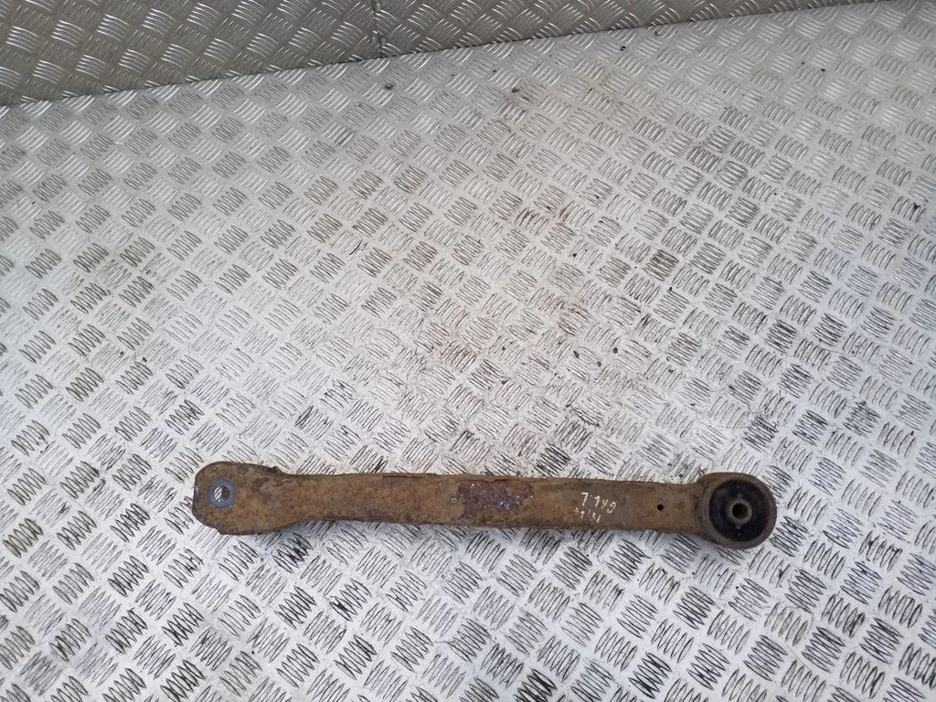 Rear control arm – left