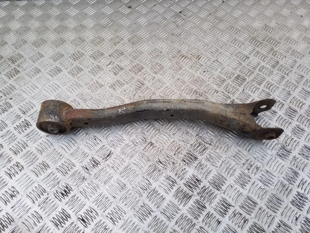 Rear control arm – right