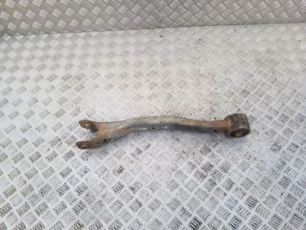 Rear control arm – left