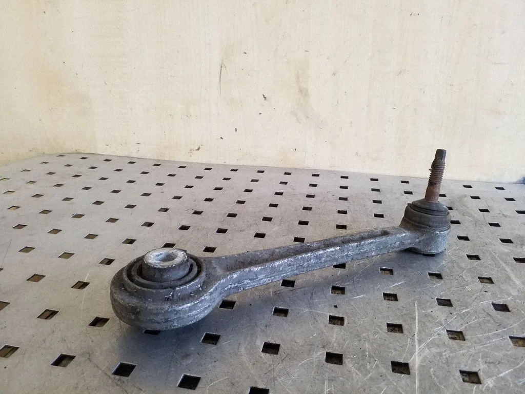 Rear control arm – rear right