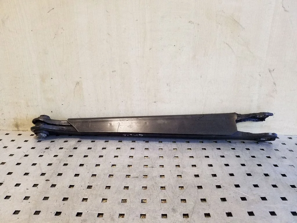 Rear control arm – rear left