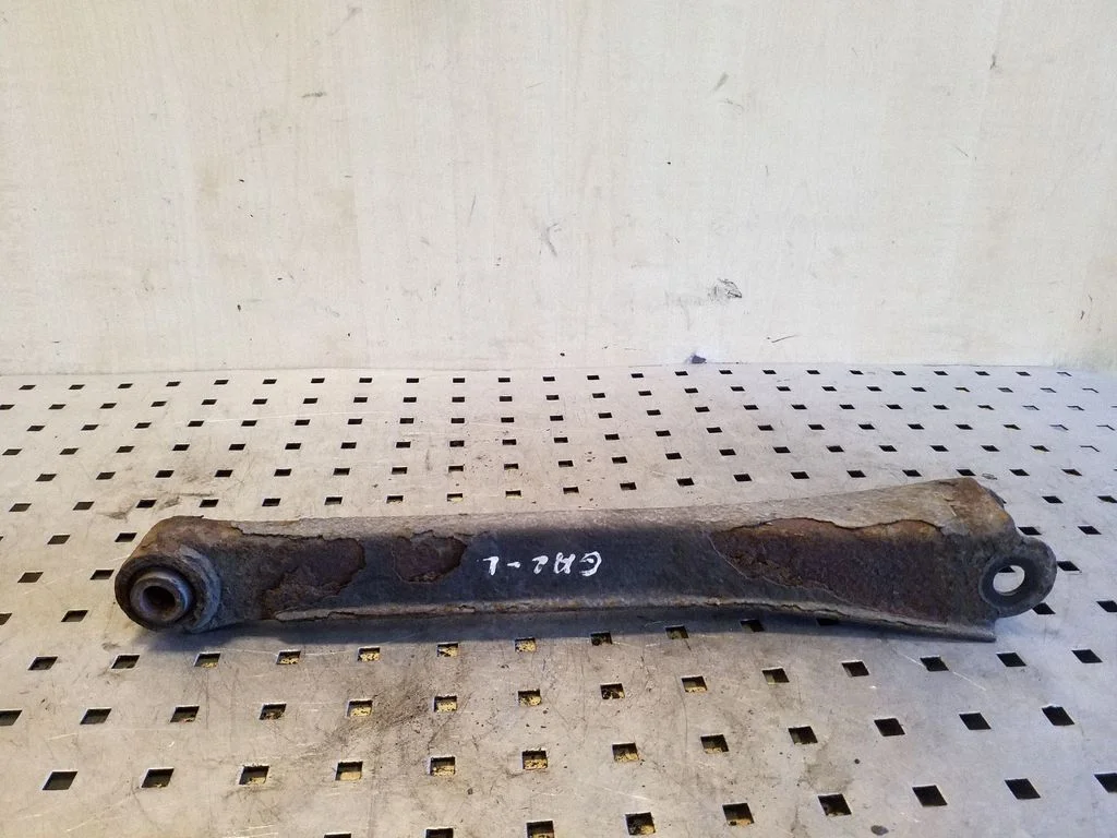 Rear control arm – left