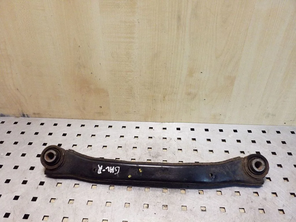 Rear control arm – right