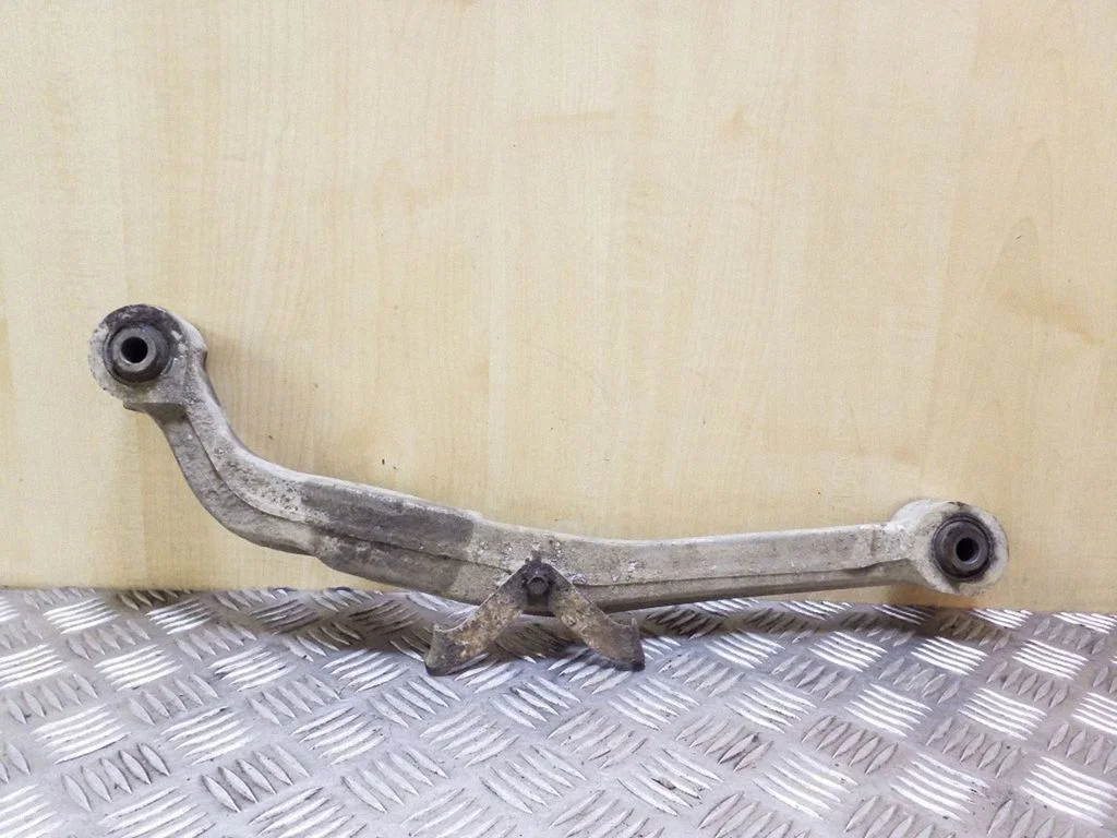 Rear control arm – right