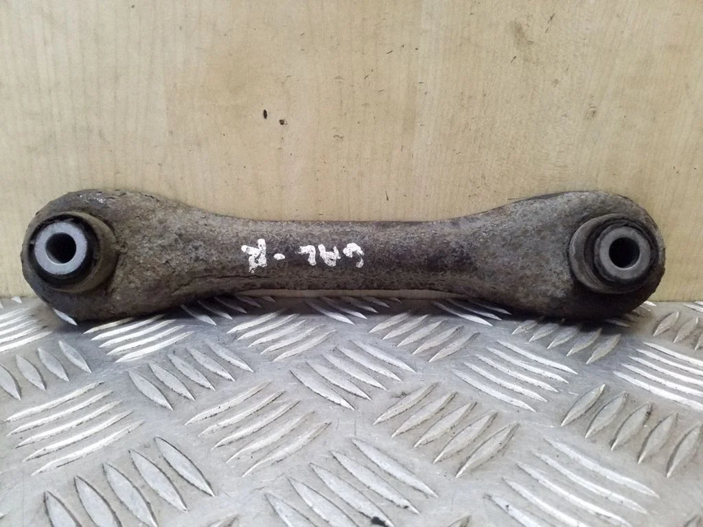 Rear control arm – right