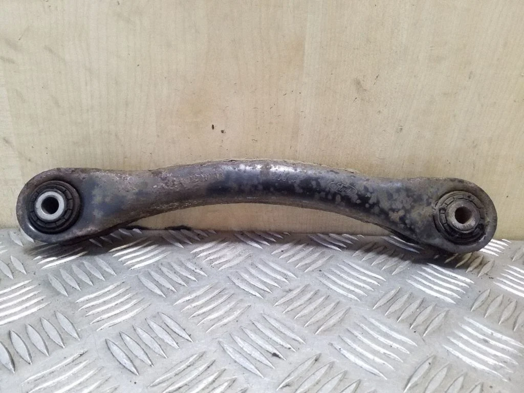 Rear control arm 8V415500AA