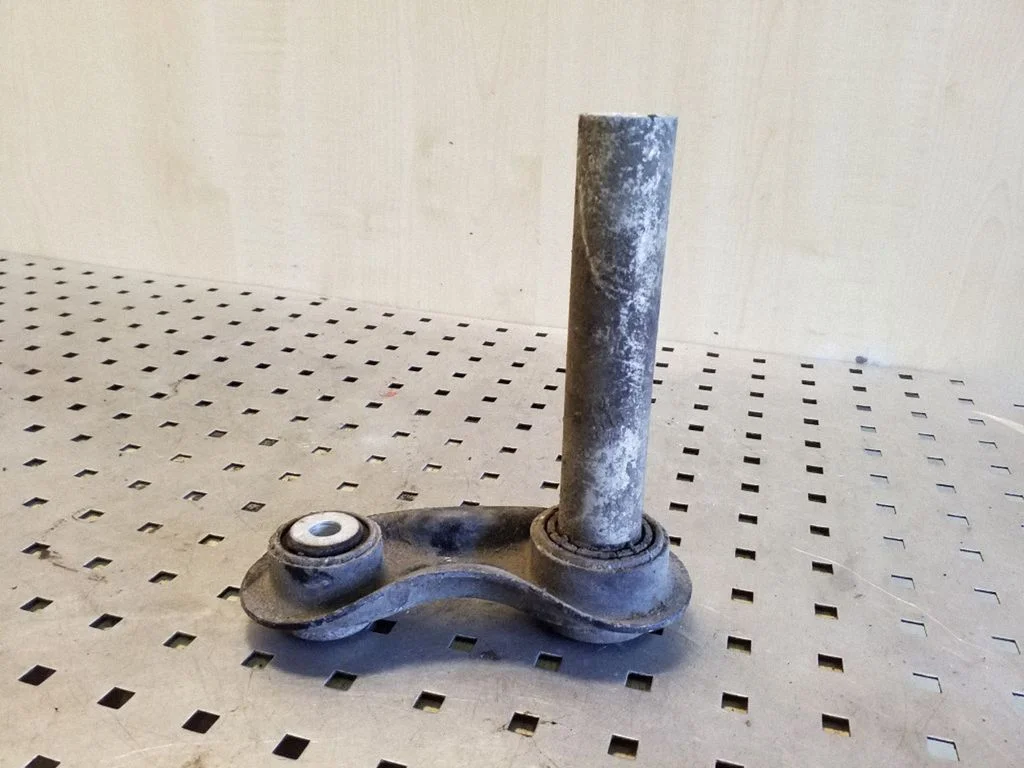 Rear control arm 6774477