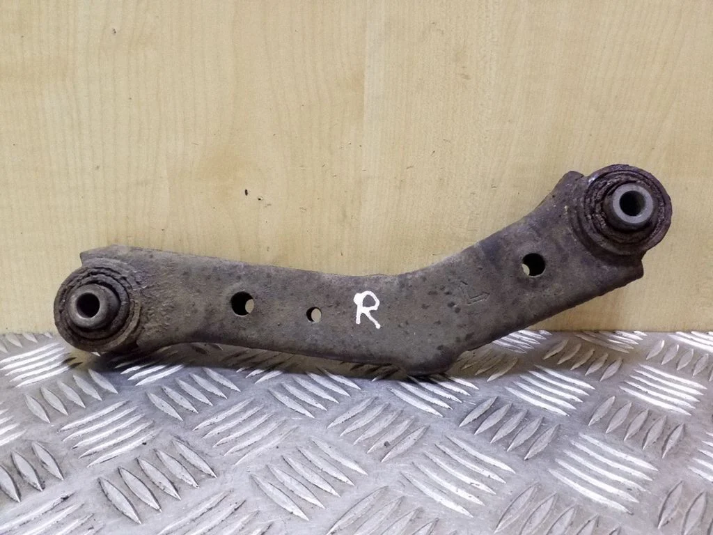 Rear control arm – right