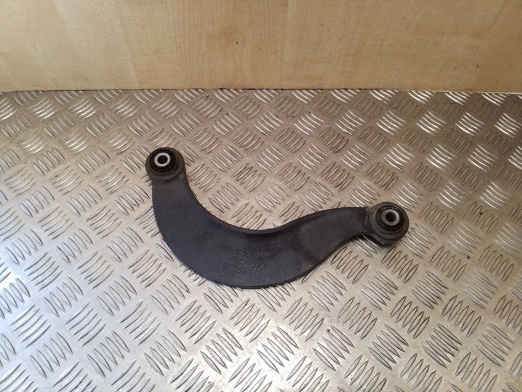 Wahacz tylny AV615500AB – Ford Focus (2010-2017)
