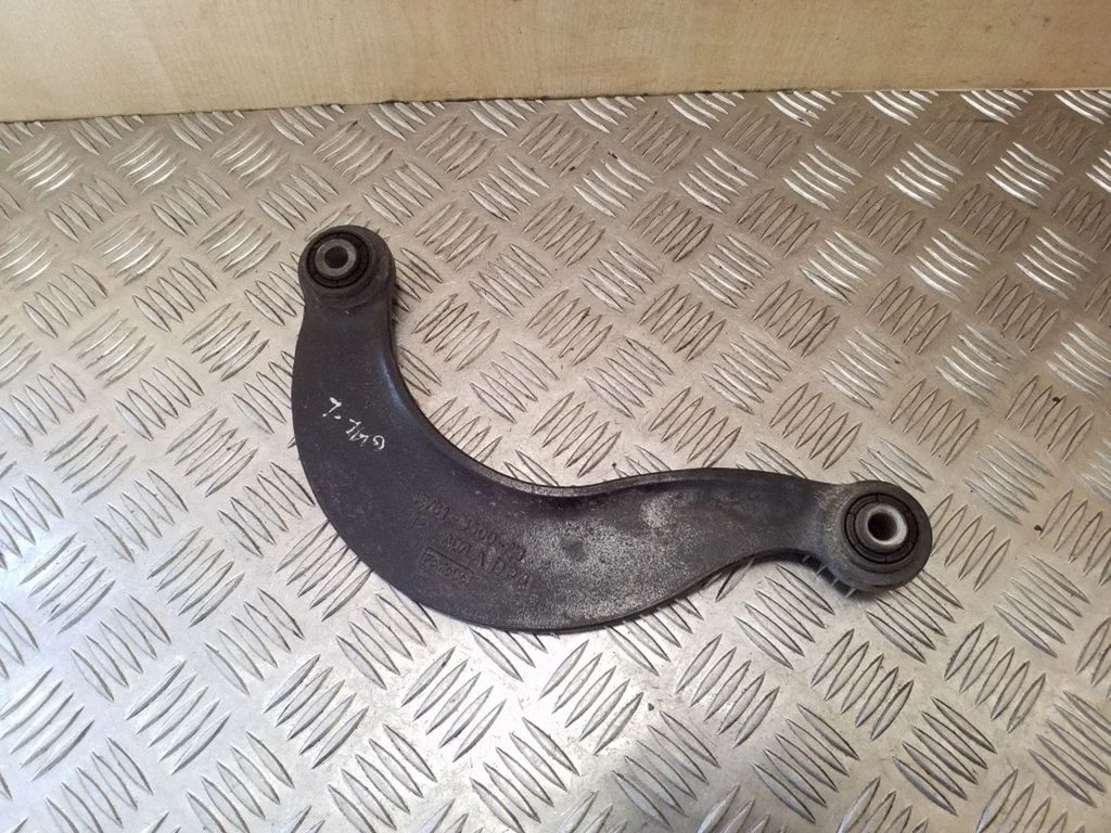 Wahacz tylny AV615500AB – Ford Focus (2010-2017)