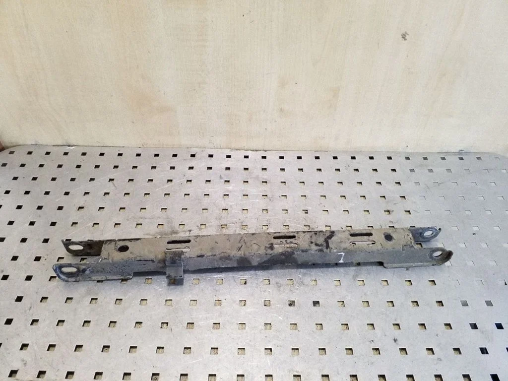 Rear control arm – left
