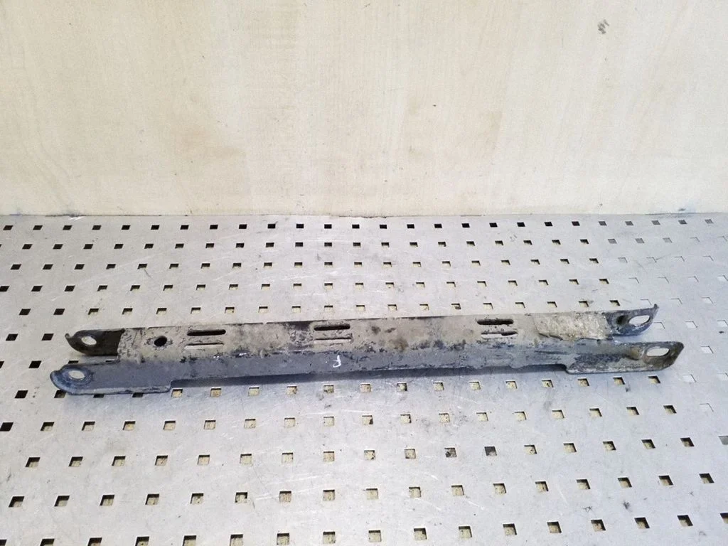 Rear control arm – right