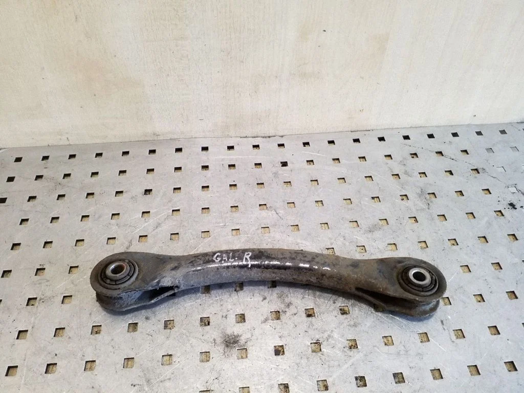 Rear control arm – right