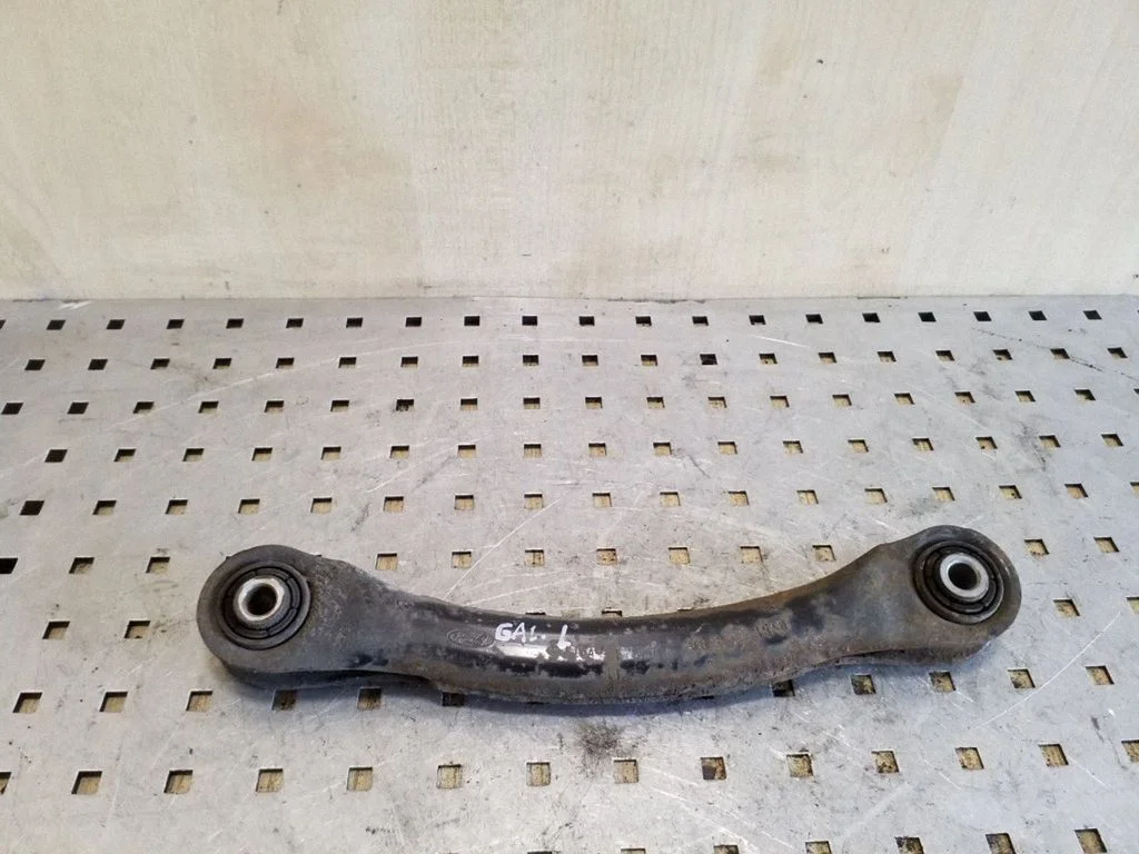 Rear control arm – left
