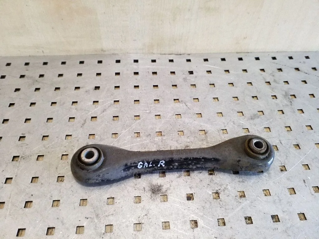 Rear control arm – right