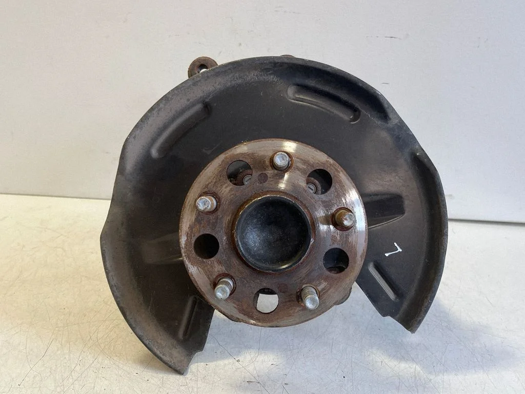 Rear wheel hub – left