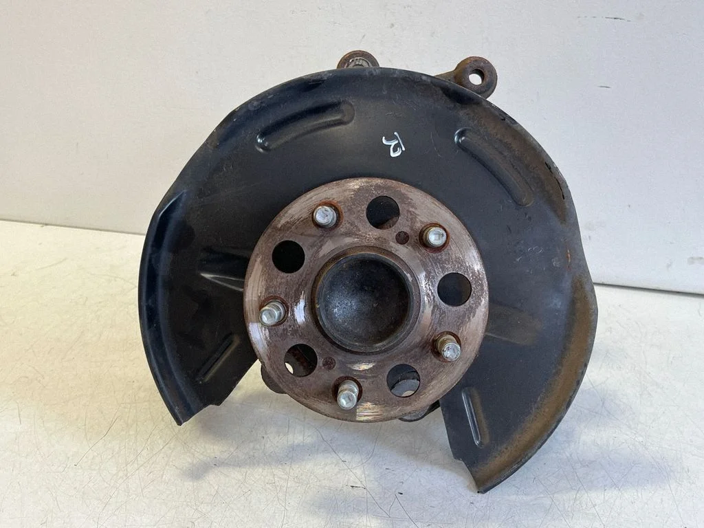 Rear wheel hub – right
