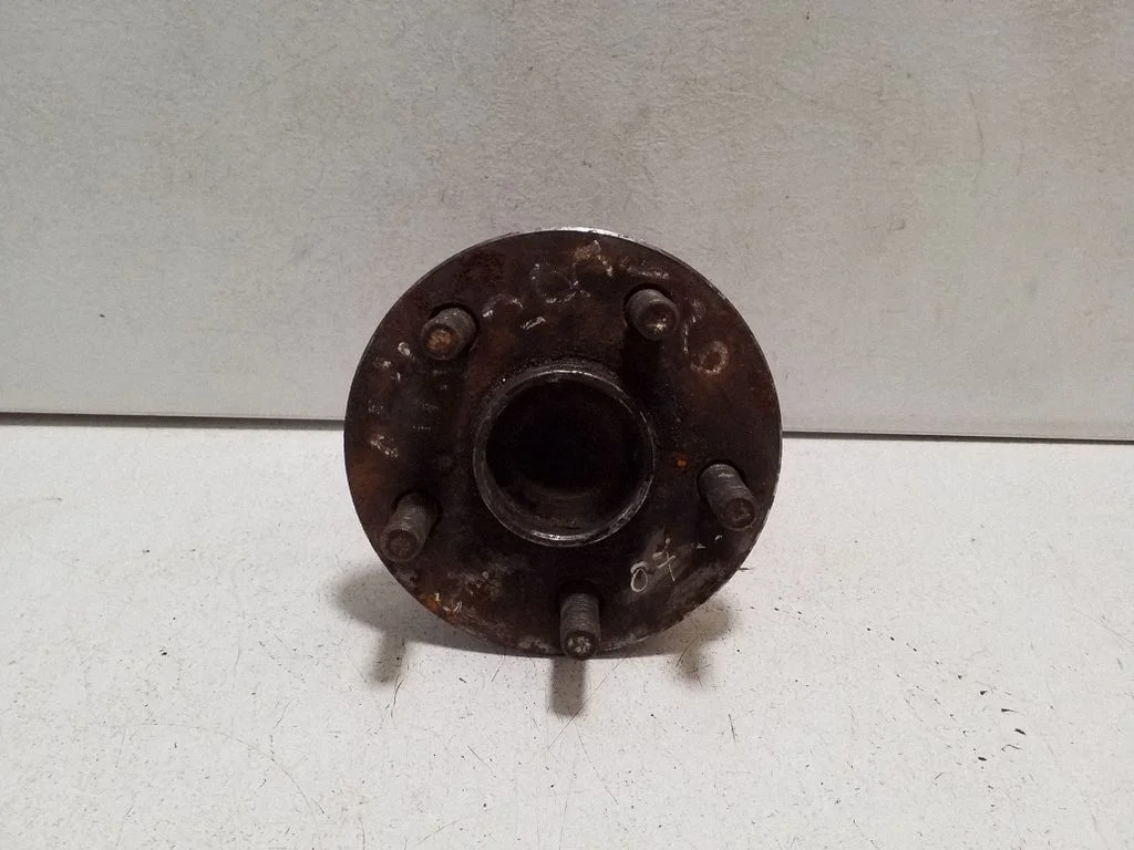 Rear wheel hub – left