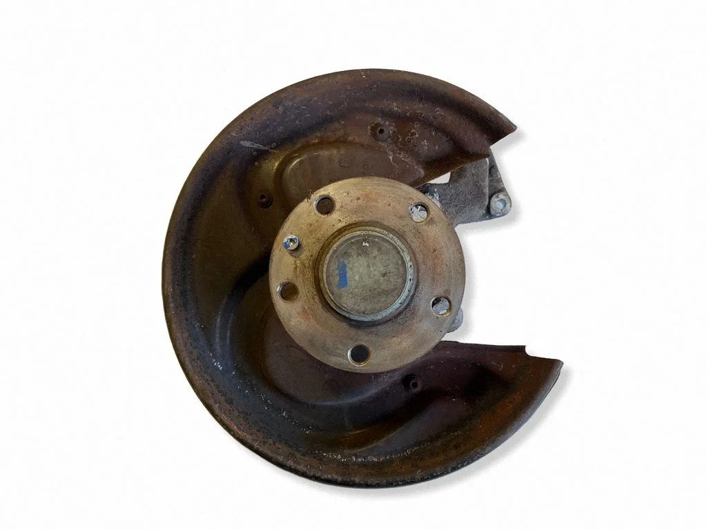 Rear wheel hub – left