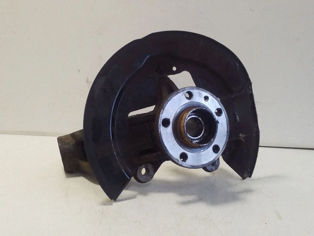 Rear wheel hub – left