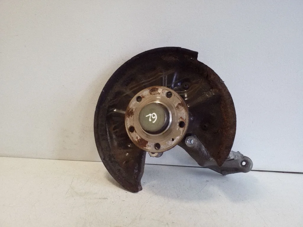 Rear wheel hub – left
