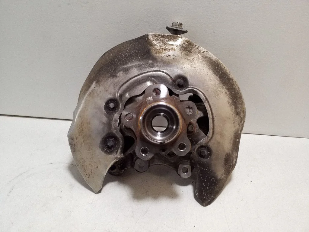 Rear wheel hub 6893273