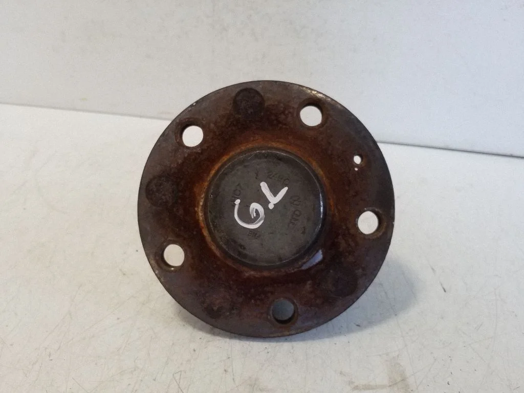 Rear wheel hub – left