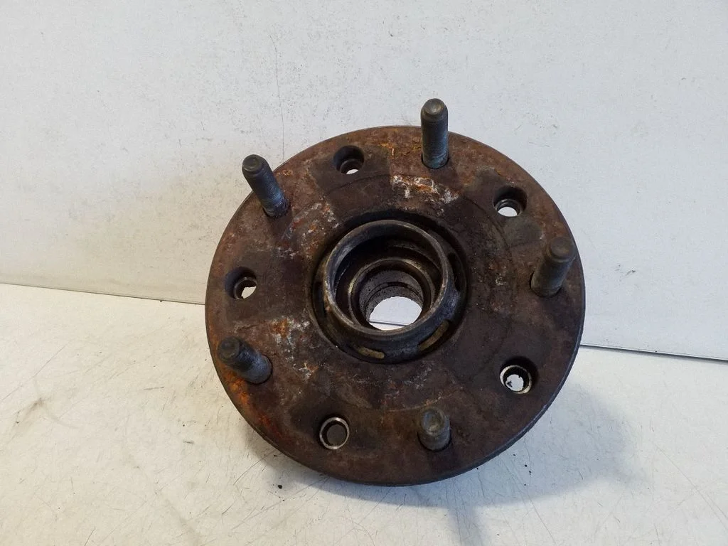 Rear wheel hub – right